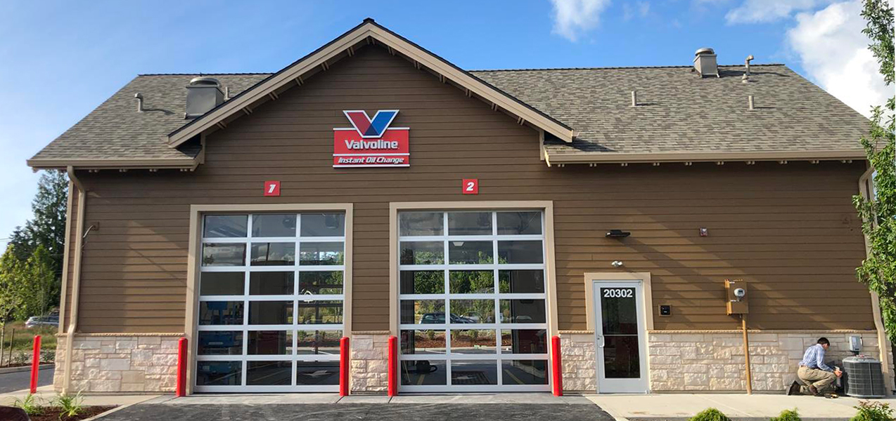 The rear exterior of a Valvoline Instant Oil Change location, built by Tri-North.